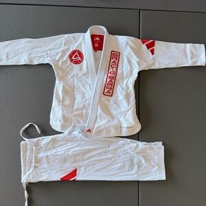 Gracie Barra - F2 - White Gi - Performance Edition
